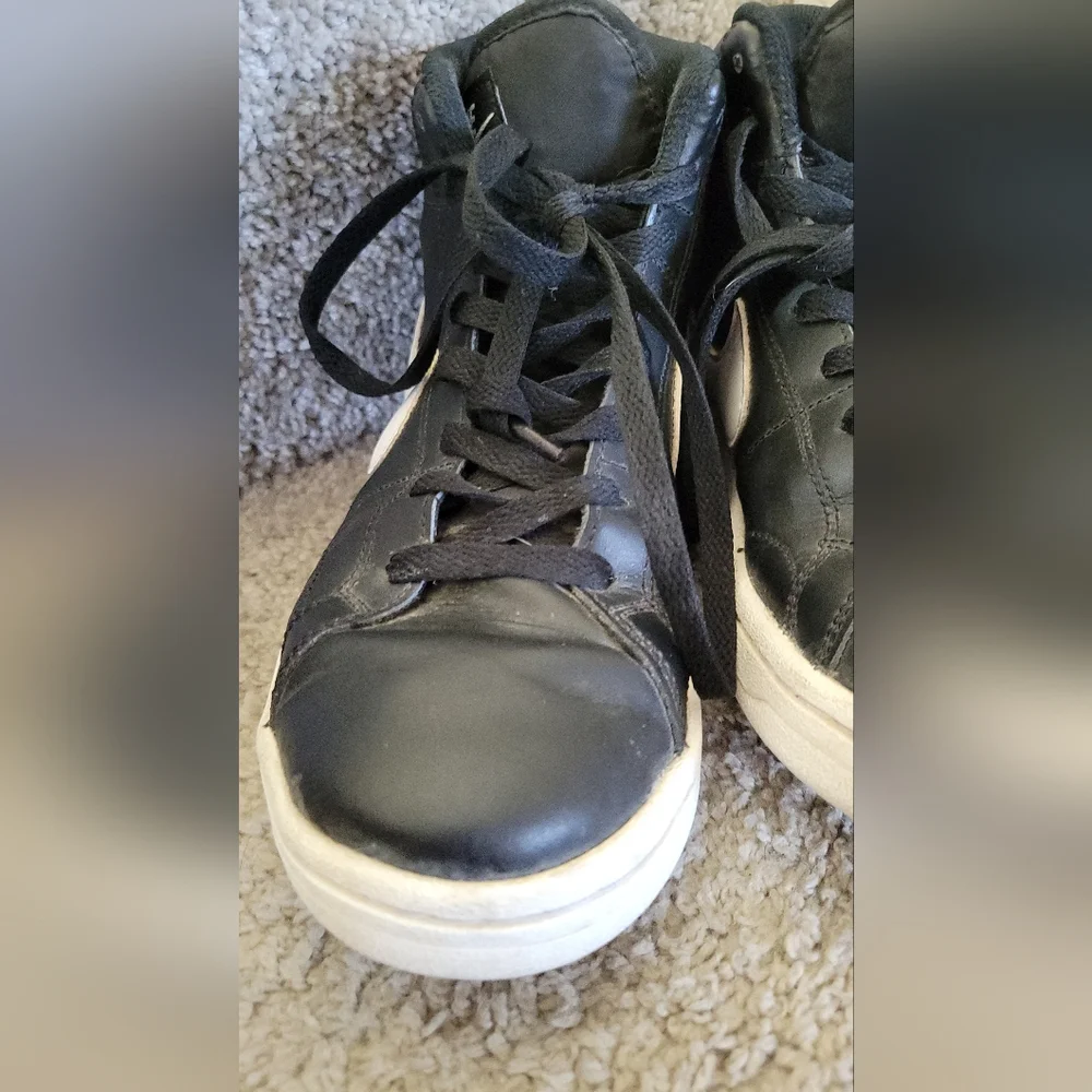 Nike Court Royale 2 Mid sneakers in black and white. Size 7
